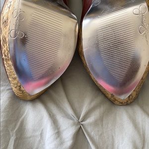 Jessica Simpson pumps
